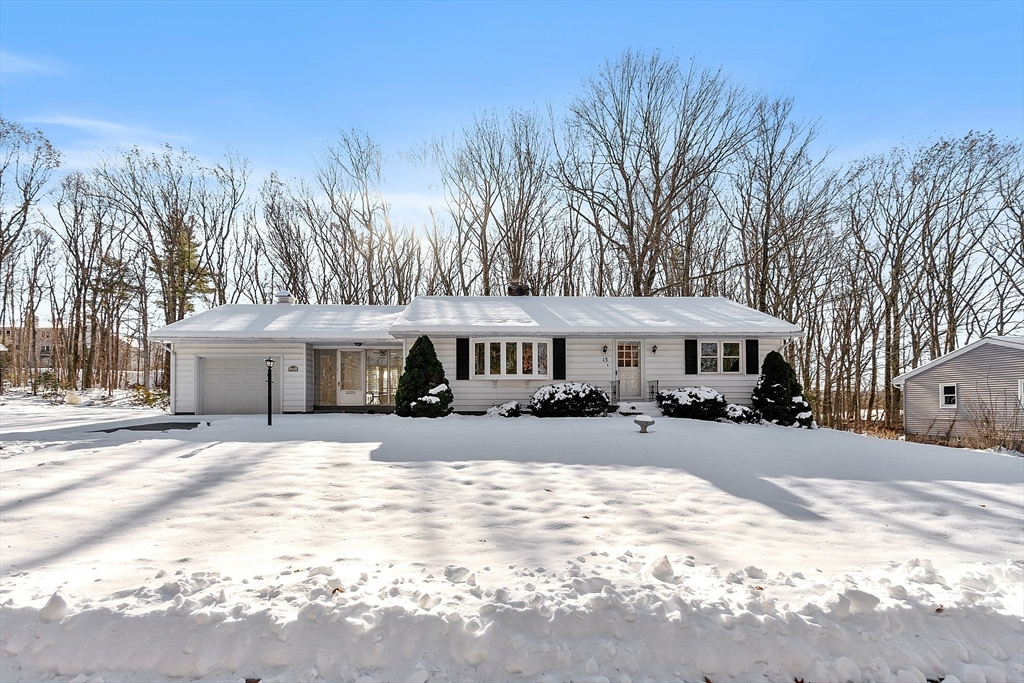 13 Gardner St, Fitchburg, Massachusetts, 2 Bedrooms Bedrooms, 5 Rooms Rooms,1 BathroomBathrooms,Residential,For Sale,Gardner St,73461364