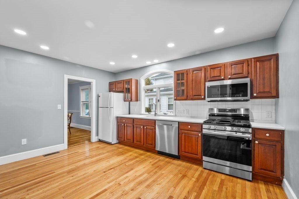 25 Tedesco St, Marblehead, Massachusetts, 3 Bedrooms Bedrooms, 6 Rooms Rooms,1.5 BathroomsBathrooms,Residential,For Sale,Tedesco St,73449680