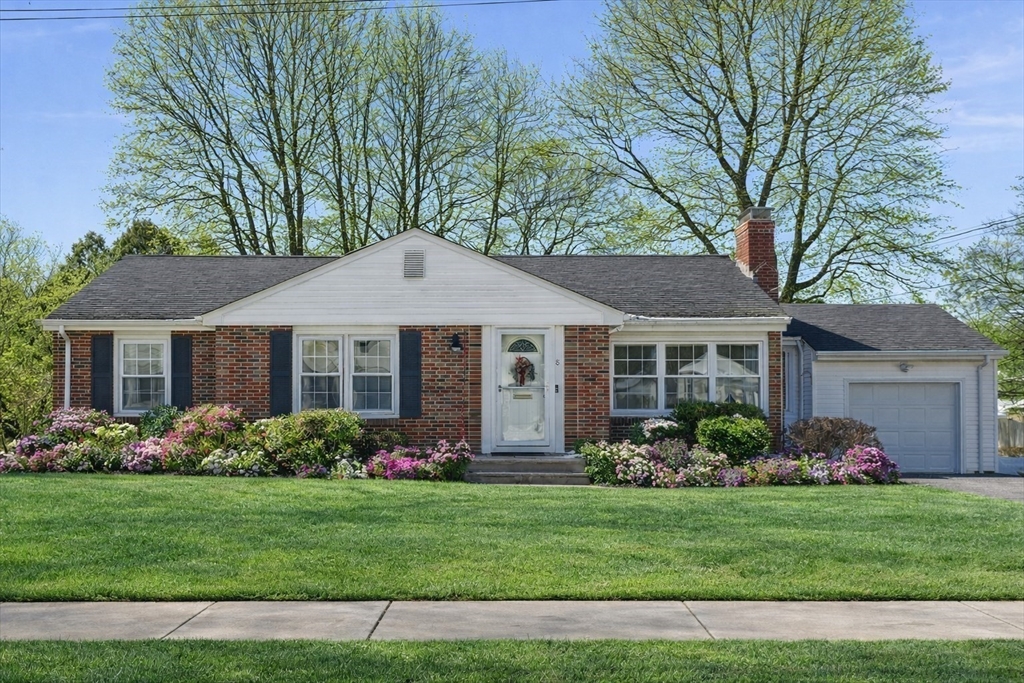 8 Westmont Rd, Shrewsbury, Massachusetts, 2 Bedrooms Bedrooms, 7 Rooms Rooms,2 BathroomsBathrooms,Residential,For Sale,Westmont Rd,73474354