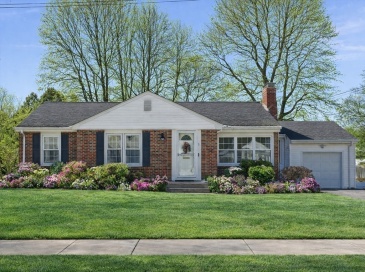 8 Westmont Rd, Shrewsbury, Massachusetts, 2 Bedrooms Bedrooms, 7 Rooms Rooms,2 BathroomsBathrooms,Residential,For Sale,Westmont Rd,73474354