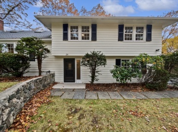 26 Berkshire Dr, Winchester, Massachusetts, 3 Bedrooms Bedrooms, 6 Rooms Rooms,2.5 BathroomsBathrooms,Residential,For Sale,Berkshire Dr,73451080