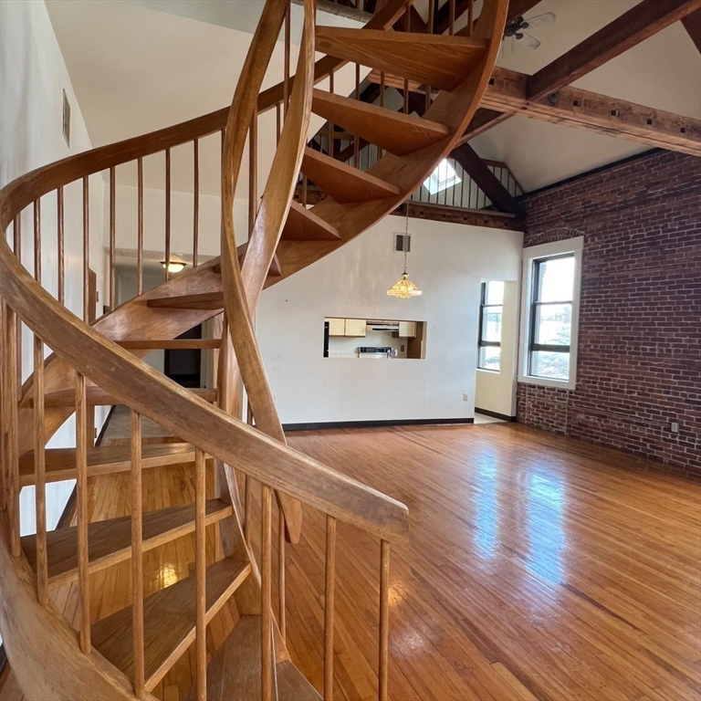 593 Main St, Leominster, Massachusetts, 2 Bedrooms Bedrooms, 4 Rooms Rooms,2 BathroomsBathrooms,Residential,For Sale,Main St,73358540