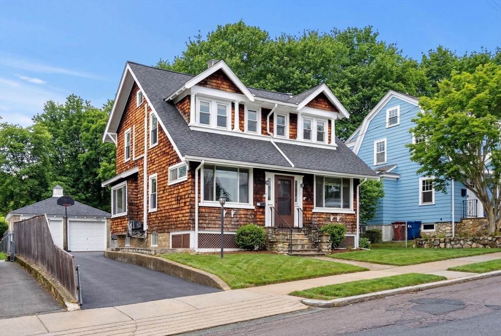 24 Lynde Ave, Melrose, Massachusetts, 3 Bedrooms Bedrooms, 7 Rooms Rooms,2 BathroomsBathrooms,Residential,For Sale,Lynde Ave,73472234