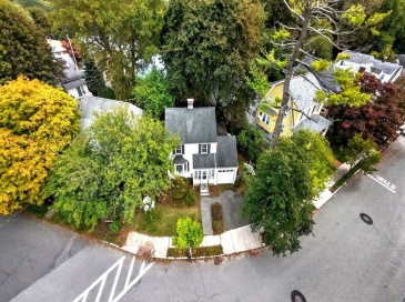 203 Ashcroft Rd, Medford, Massachusetts, 3 Bedrooms Bedrooms, 6 Rooms Rooms,1 BathroomBathrooms,Residential,For Sale,Ashcroft Rd,73429949