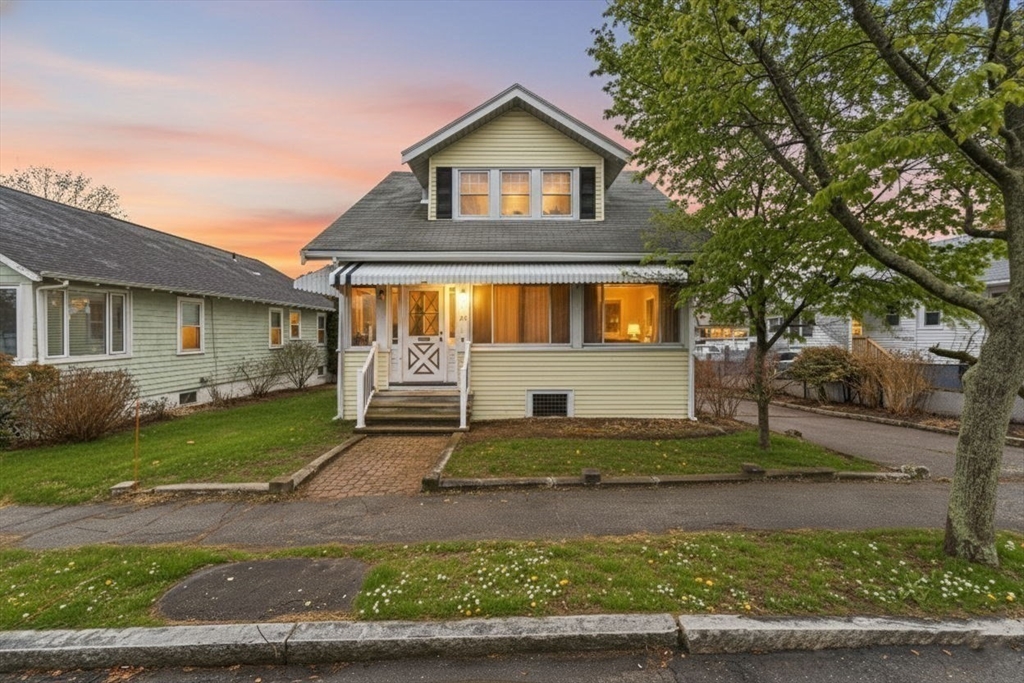 52 Hamilton Ave., Quincy, Massachusetts, 3 Bedrooms Bedrooms, 6 Rooms Rooms,2 BathroomsBathrooms,Residential,For Sale,Hamilton Ave.,73468439