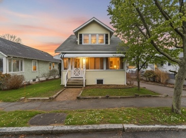 52 Hamilton Ave., Quincy, Massachusetts, 3 Bedrooms Bedrooms, 6 Rooms Rooms,2 BathroomsBathrooms,Residential,For Sale,Hamilton Ave.,73468439