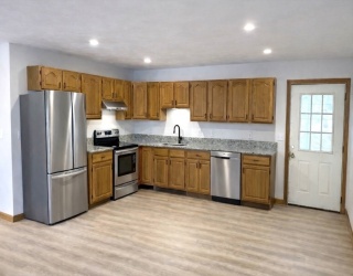 28 South Ave, Attleboro, Massachusetts, 2 Bedrooms Bedrooms, 4 Rooms Rooms,1 BathroomBathrooms,Residential Lease,For Rent,South Ave,73483620