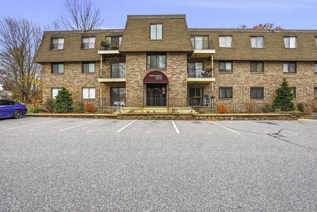 59 School St, Northborough, Massachusetts, 2 Bedrooms Bedrooms, 5 Rooms Rooms,1 BathroomBathrooms,Residential,For Sale,School St,73483737