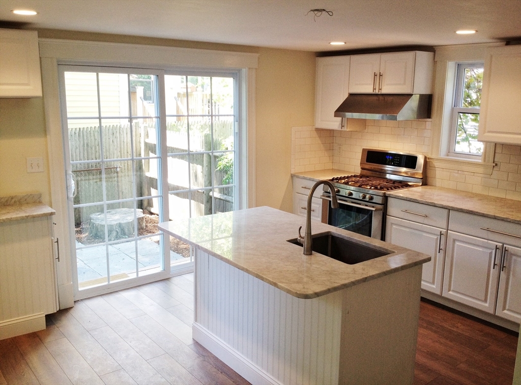 1 Norfolk Place, Cambridge, Massachusetts, 3 Bedrooms Bedrooms, 5 Rooms Rooms,2.5 BathroomsBathrooms,Residential Lease,For Rent,Norfolk Place,73483627