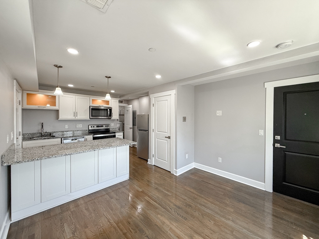 468 Salem St, Malden, Massachusetts, 1 Bedroom Bedrooms, 3 Rooms Rooms,1 BathroomBathrooms,Residential Lease,For Rent,Salem St,73482174