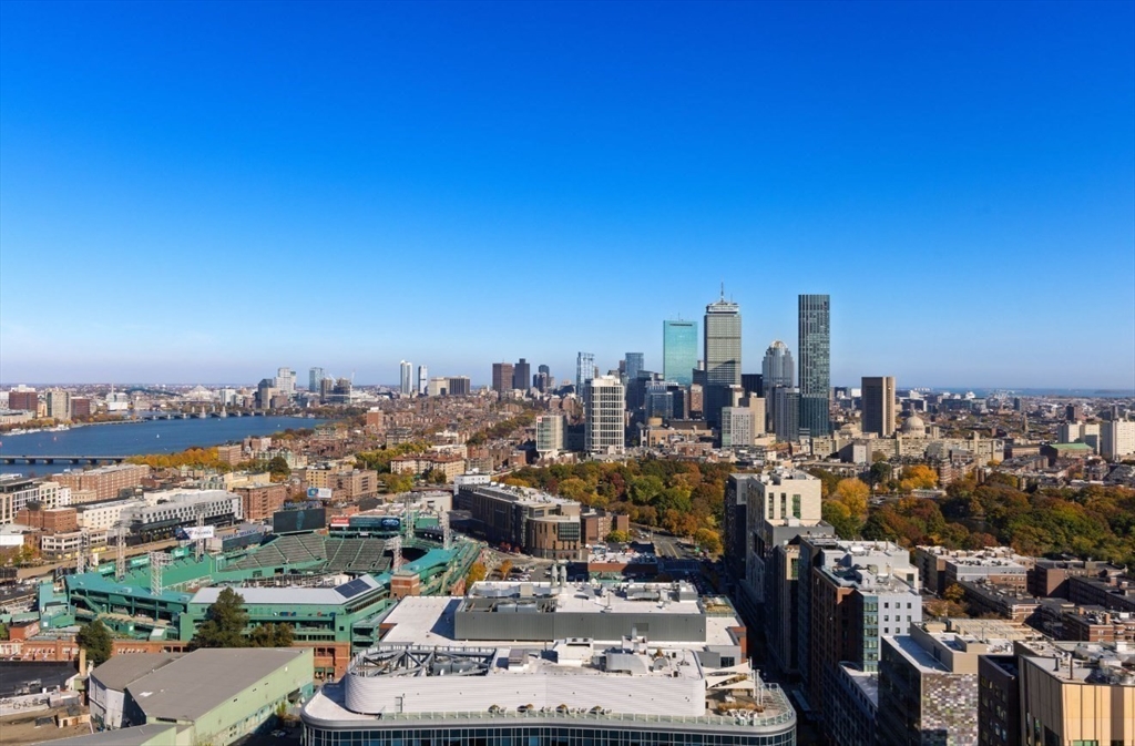 188 Brookline Avenue, Boston, Massachusetts, 2 Bedrooms Bedrooms, 6 Rooms Rooms,2.5 BathroomsBathrooms,Residential,For Sale,Brookline Avenue,73483678