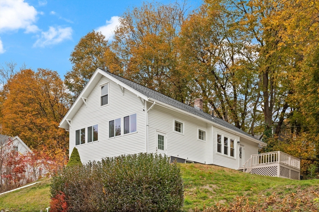 10 Minthorne St, Worcester, Massachusetts, 4 Bedrooms Bedrooms, 6 Rooms Rooms,2 BathroomsBathrooms,Residential,For Sale,Minthorne St,73451632
