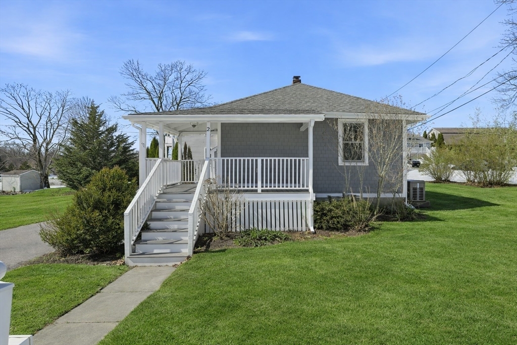 2 Cliff Rd, Hingham, Massachusetts, 2 Bedrooms Bedrooms, 4 Rooms Rooms,1 BathroomBathrooms,Residential,For Sale,Cliff Rd,73483723