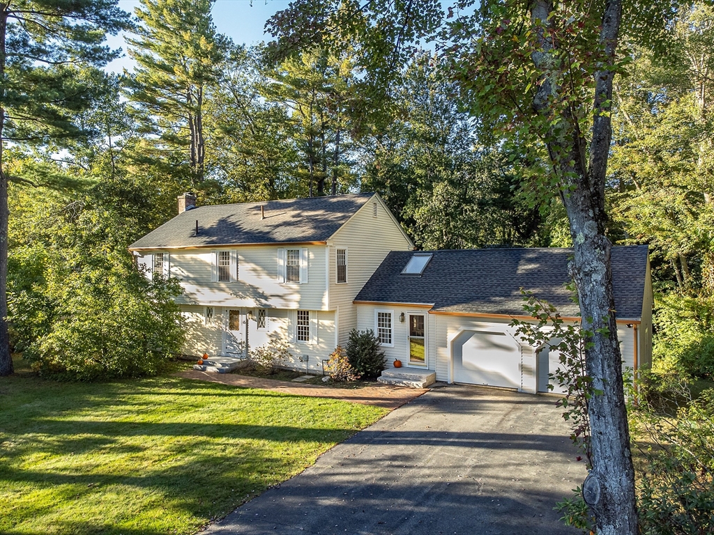 6 John Matthews Road, Southborough, Massachusetts, 4 Bedrooms Bedrooms, 9 Rooms Rooms,2.5 BathroomsBathrooms,Residential Lease,For Rent,John Matthews Road,73481963