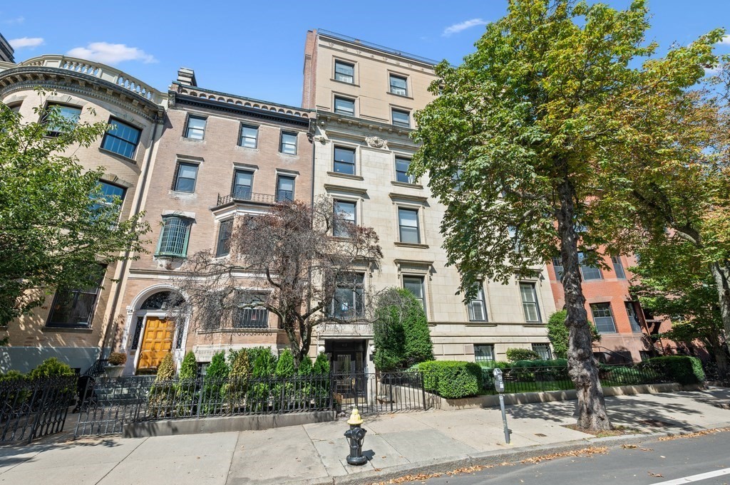 412 Beacon, Boston, Massachusetts, 3 Bedrooms Bedrooms, 5 Rooms Rooms,2 BathroomsBathrooms,Residential Lease,For Rent,Beacon,73413979