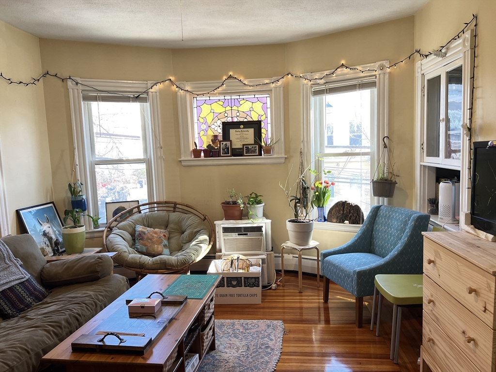 2 Gilson Ter, Somerville, Massachusetts, 3 Bedrooms Bedrooms, 5 Rooms Rooms,1 BathroomBathrooms,Residential Lease,For Rent,Gilson Ter,73482011