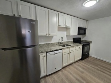 270 Quarry Street, Quincy, Massachusetts, 2 Bedrooms Bedrooms, 4 Rooms Rooms,1.5 BathroomsBathrooms,Residential Lease,For Rent,Quarry Street,73481993