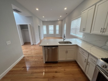 126 Cross St, Somerville, Massachusetts, 4 Bedrooms Bedrooms, 6 Rooms Rooms,2 BathroomsBathrooms,Residential Lease,For Rent,Cross St,73482010