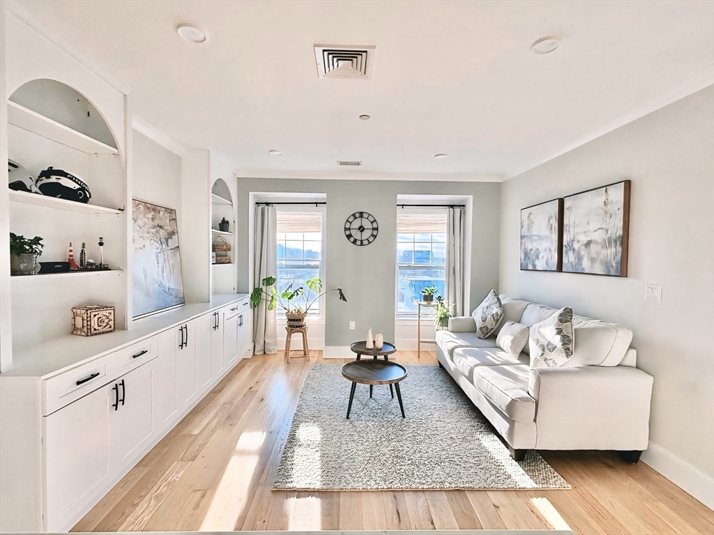 30 Polk St, Boston, Massachusetts, 2 Bedrooms Bedrooms, 4 Rooms Rooms,2 BathroomsBathrooms,Residential Lease,For Rent,Polk St,73482055