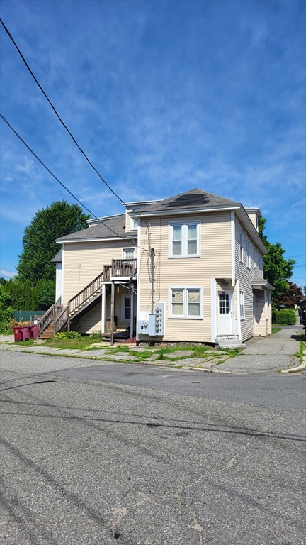 942 Lakeview Avenue, Lowell, Massachusetts, 2 Rooms Rooms,1 BathroomBathrooms,Residential Lease,For Rent,Lakeview Avenue,73482091