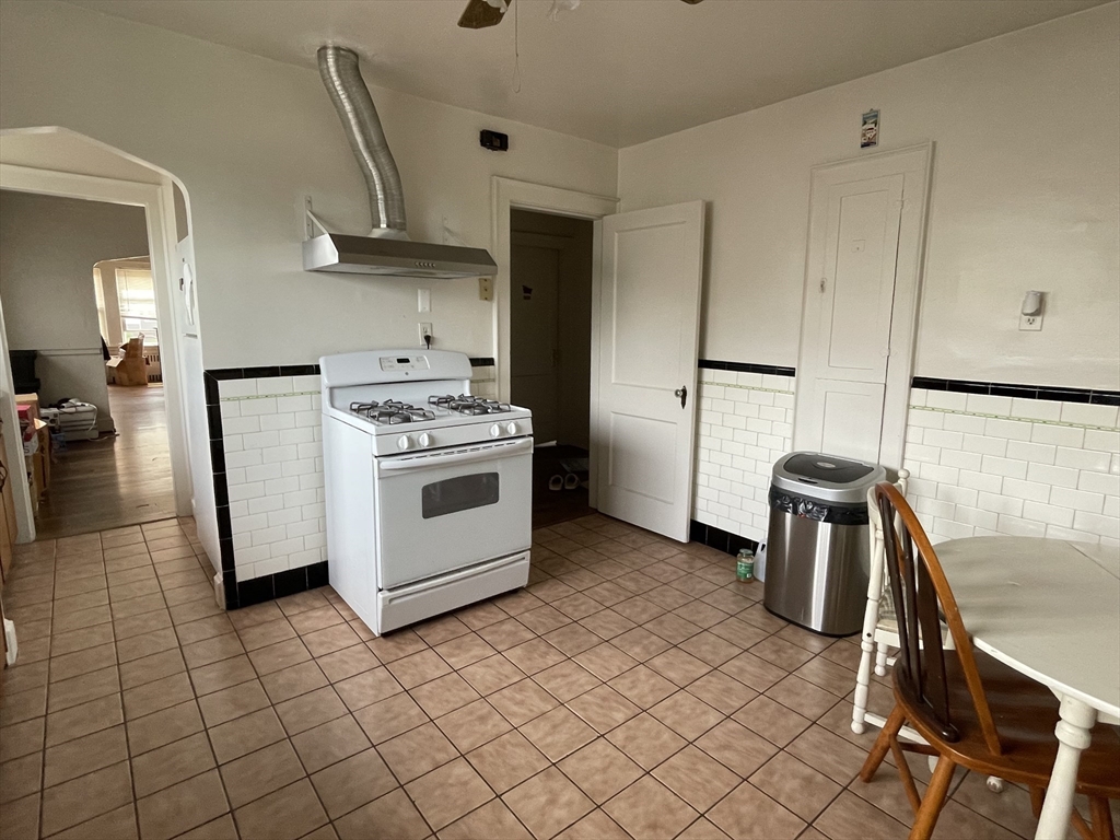 238 Corey, Boston, Massachusetts, 3 Bedrooms Bedrooms, 6 Rooms Rooms,1 BathroomBathrooms,Residential Lease,For Rent,Corey,73482081