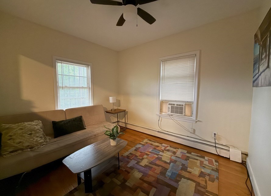 20 Pompeii Street, Boston, Massachusetts, 2 Bedrooms Bedrooms, 3 Rooms Rooms,1 BathroomBathrooms,Residential Lease,For Rent,Pompeii Street,73482110
