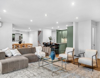 935 Washington St, Newton, Massachusetts, 3 Bedrooms Bedrooms, 6 Rooms Rooms,2.5 BathroomsBathrooms,Residential Lease,For Rent,Washington St,73482044