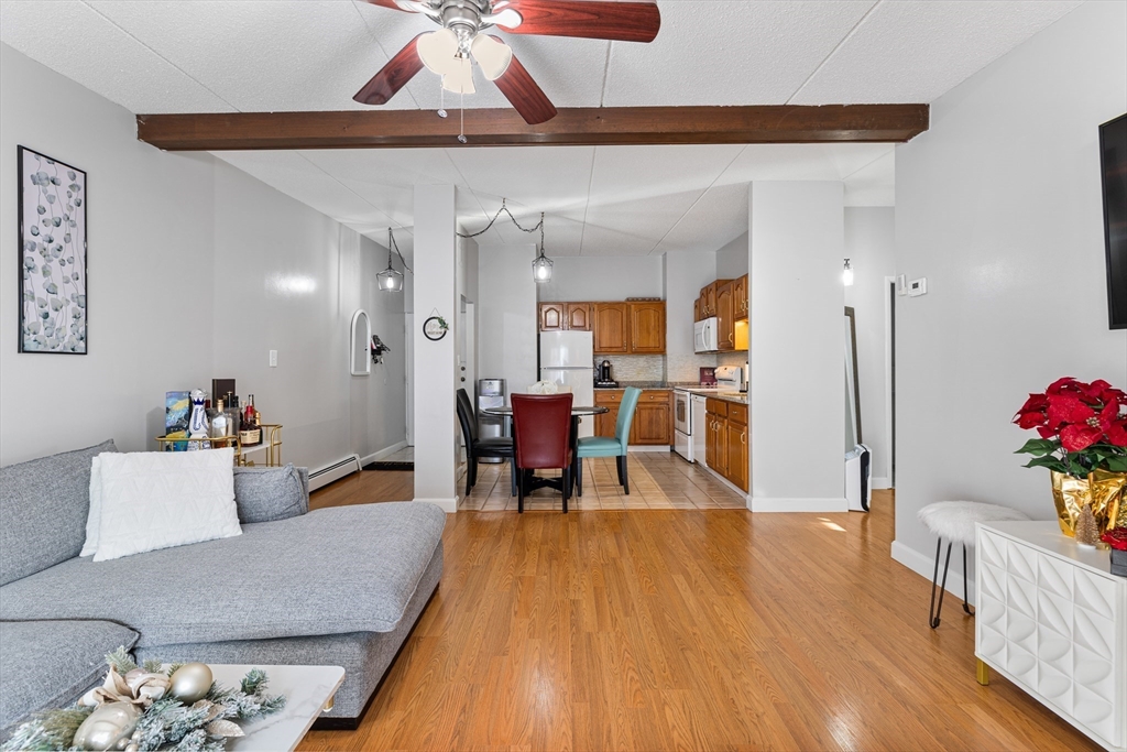 80 N Warren St, Woburn, Massachusetts, 2 Bedrooms Bedrooms, 4 Rooms Rooms,1 BathroomBathrooms,Residential Lease,For Rent,N Warren St,73481867