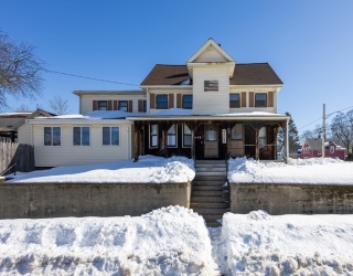 119 Bank St, Attleboro, Massachusetts, 2 Bedrooms Bedrooms, 4 Rooms Rooms,1 BathroomBathrooms,Residential Lease,For Rent,Bank St,73481820