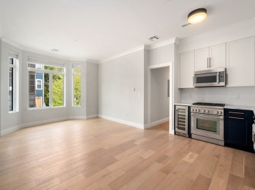 142 Pleasant Street, Boston, Massachusetts, 3 Bedrooms Bedrooms, 7 Rooms Rooms,2 BathroomsBathrooms,Residential Lease,For Rent,Pleasant Street,73481866