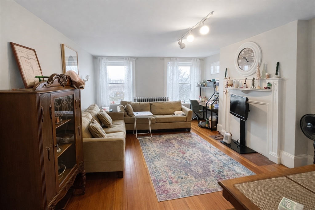 187 Bay State Rd, Boston, Massachusetts, 1 Bedroom Bedrooms, 4 Rooms Rooms,1 BathroomBathrooms,Residential Lease,For Rent,Bay State Rd,73481883