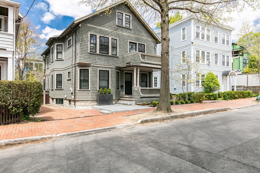 61 Huron Avenue, Cambridge, Massachusetts, 5 Bedrooms Bedrooms, 12 Rooms Rooms,4 BathroomsBathrooms,Residential Lease,For Rent,Huron Avenue,73481950