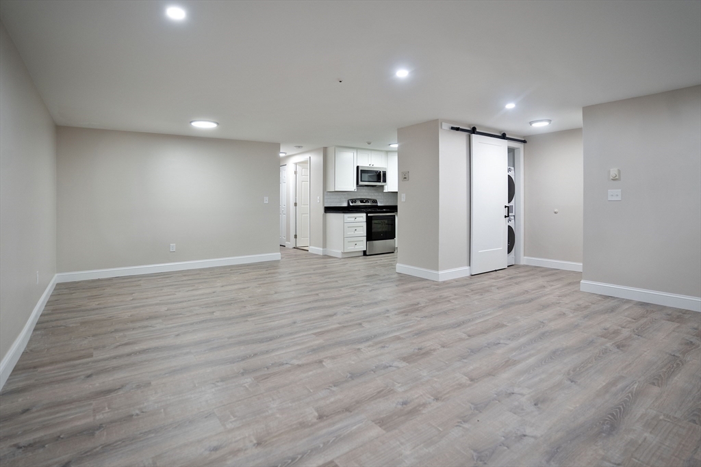 20 Presidential Dr, Quincy, Massachusetts, 2 Bedrooms Bedrooms, 4 Rooms Rooms,1 BathroomBathrooms,Residential Lease,For Rent,Presidential Dr,73482001