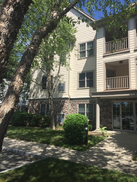 1044 Victoria, New Bedford, Massachusetts, 2 Bedrooms Bedrooms, 6 Rooms Rooms,2 BathroomsBathrooms,Residential,For Sale,Victoria,73483822