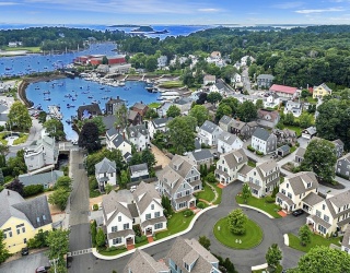 21 Sawmill Circle, Manchester, Massachusetts, 4 Bedrooms Bedrooms, 10 Rooms Rooms,3.5 BathroomsBathrooms,Residential Lease,For Rent,Sawmill Circle,73483824