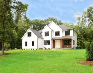 3 Willow St, Sharon, Massachusetts, 6 Bedrooms Bedrooms, 13 Rooms Rooms,6.5 BathroomsBathrooms,Residential,For Sale,Willow St,73483837