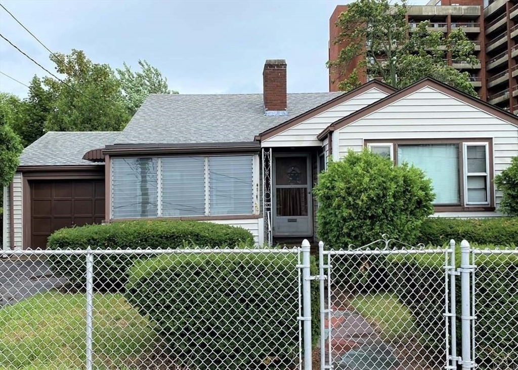 20 Chapman St, Quincy, Massachusetts, 2 Bedrooms Bedrooms, 5 Rooms Rooms,1 BathroomBathrooms,Residential Lease,For Rent,Chapman St,73483865