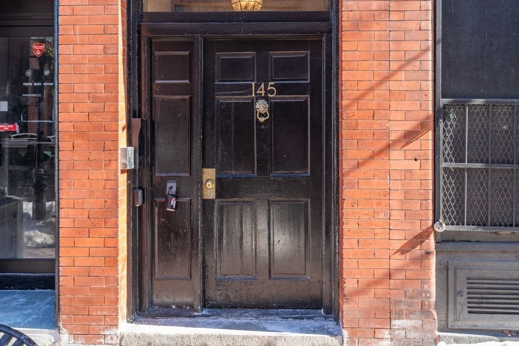 145 Charles St, Boston, Massachusetts, 4 Bedrooms Bedrooms, 6 Rooms Rooms,1 BathroomBathrooms,Residential,For Sale,Charles St,73483869