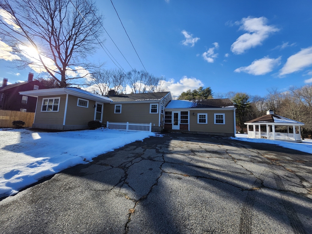 16 Hough Rd, Sutton, Massachusetts, 3 Bedrooms Bedrooms, 7 Rooms Rooms,2 BathroomsBathrooms,Residential,For Sale,Hough Rd,73483860