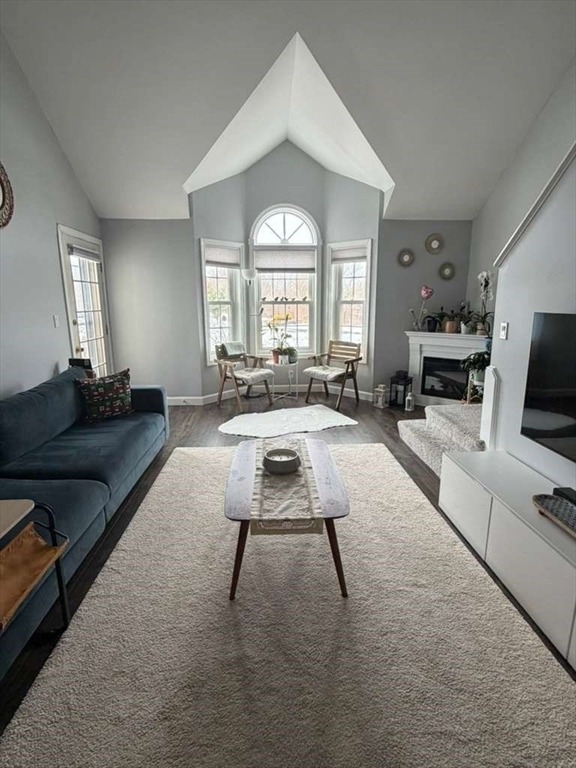 212 Carriage Ln, Taunton, Massachusetts, 2 Bedrooms Bedrooms, 6 Rooms Rooms,2 BathroomsBathrooms,Residential Lease,For Rent,Carriage Ln,73483876