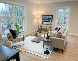 64 Holten, Danvers, Massachusetts, 2 Bedrooms Bedrooms, 4 Rooms Rooms,2 BathroomsBathrooms,Residential Lease,For Rent,Holten,73482375