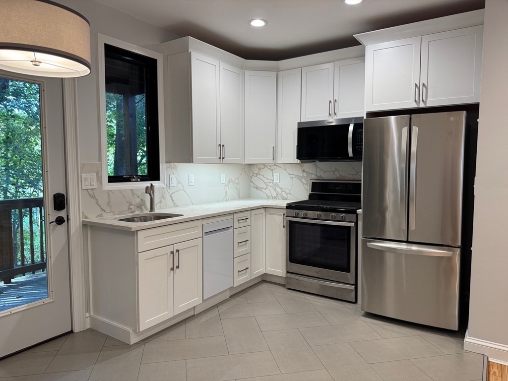 18 Reed Street, Arlington, Massachusetts, 2 Bedrooms Bedrooms, 4 Rooms Rooms,1 BathroomBathrooms,Residential Lease,For Rent,Reed Street,73482374