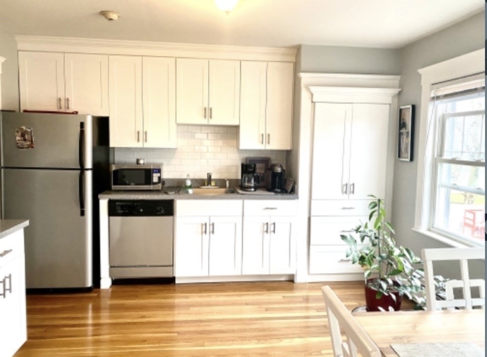 238 Washington St, Westwood, Massachusetts, 1 Bedroom Bedrooms, 3 Rooms Rooms,1 BathroomBathrooms,Residential Lease,For Rent,Washington St,73482648