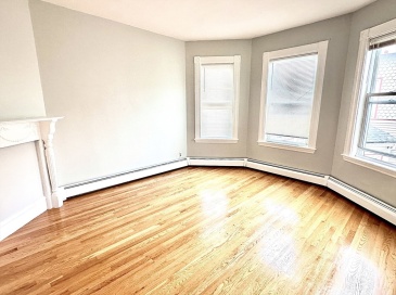 336 Centre St, Boston, Massachusetts, 4 Bedrooms Bedrooms, 5 Rooms Rooms,1 BathroomBathrooms,Residential Lease,For Rent,Centre St,73482520