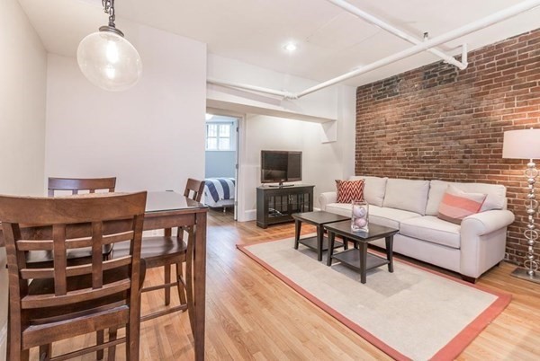 394 Marlborough St, Boston, Massachusetts, 1 Bedroom Bedrooms, 3 Rooms Rooms,1 BathroomBathrooms,Residential Lease,For Rent,Marlborough St,73482516