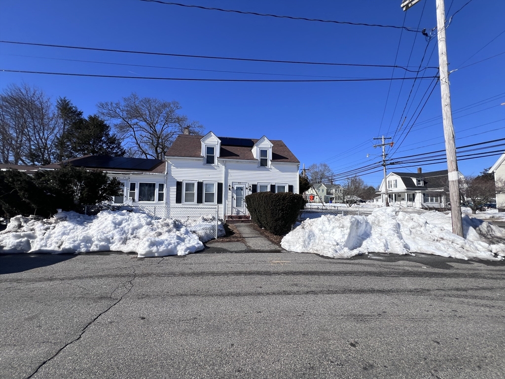 1 Kurts Pl, Taunton, Massachusetts, 2 Bedrooms Bedrooms, 5 Rooms Rooms,1 BathroomBathrooms,Residential Lease,For Rent,Kurts Pl,73482744