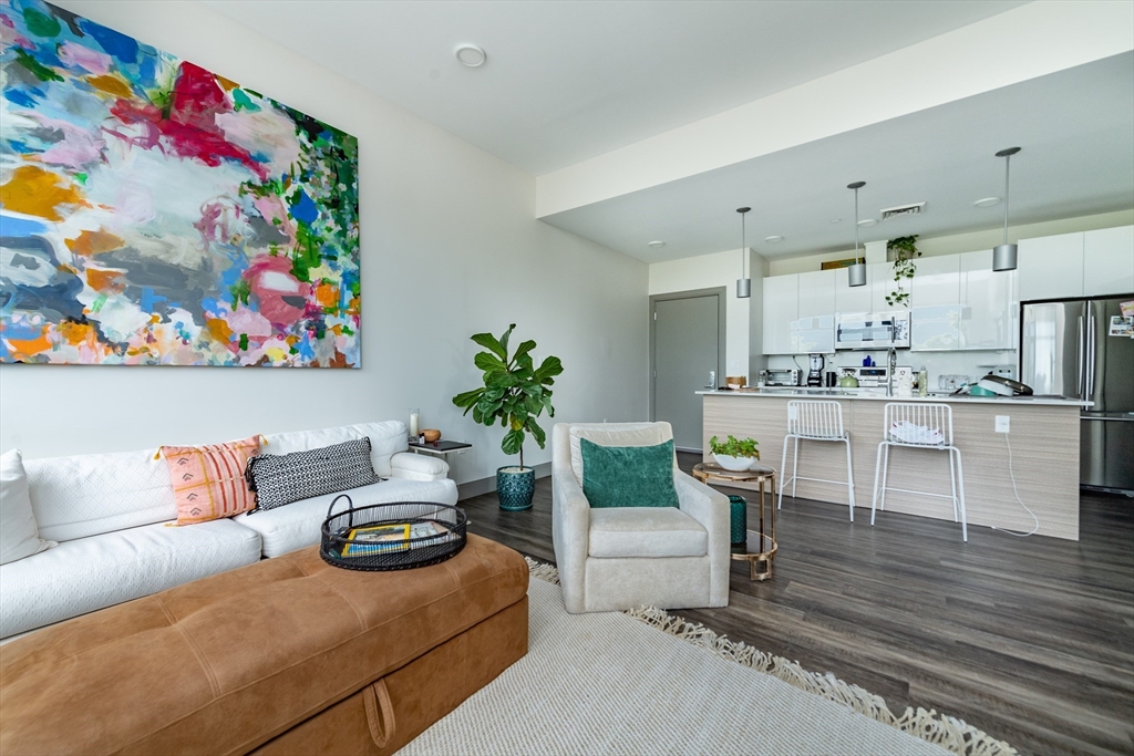 400 Mystic Avenue, Somerville, Massachusetts, 2 Bedrooms Bedrooms, 5 Rooms Rooms,2 BathroomsBathrooms,Residential Lease,For Rent,Mystic Avenue,73482762