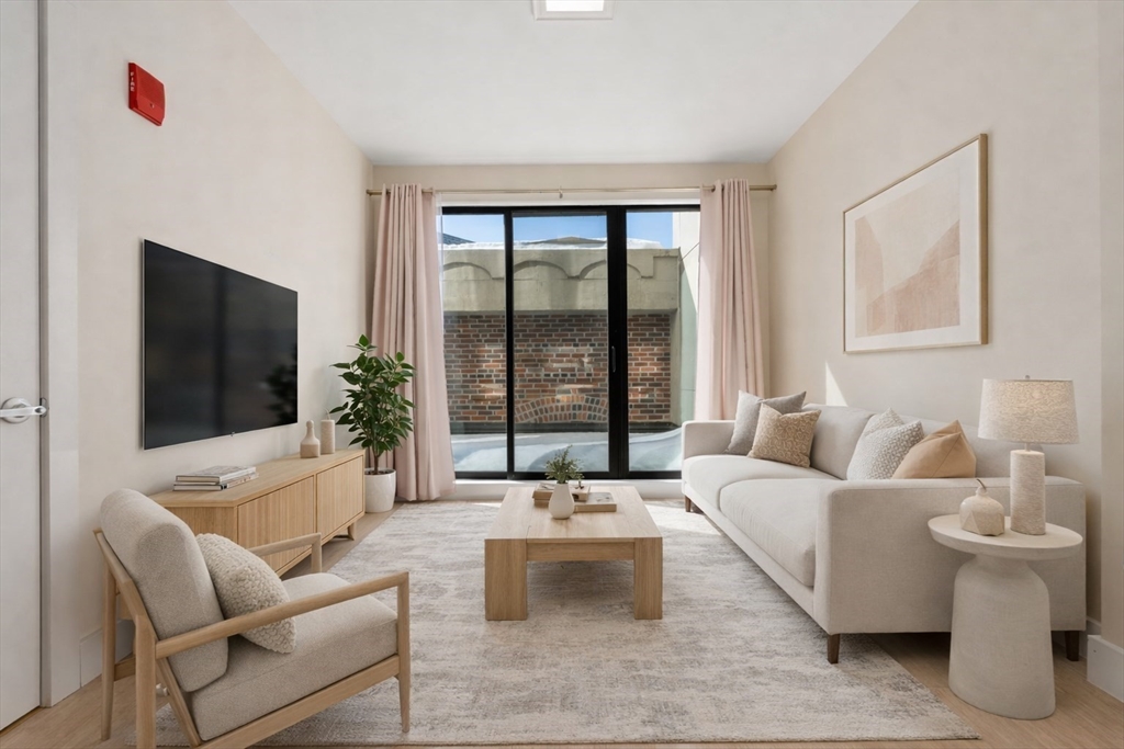 121 Portland Street, Boston, Massachusetts, 2 Bedrooms Bedrooms, 5 Rooms Rooms,2 BathroomsBathrooms,Residential Lease,For Rent,Portland Street,73483914