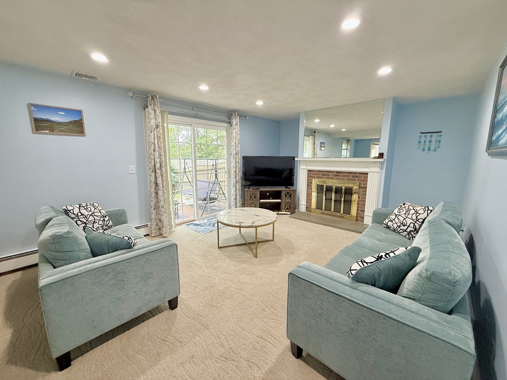 25 Homeward Ln, Natick, Massachusetts, 3 Bedrooms Bedrooms, 7 Rooms Rooms,1.5 BathroomsBathrooms,Residential Lease,For Rent,Homeward Ln,73483926