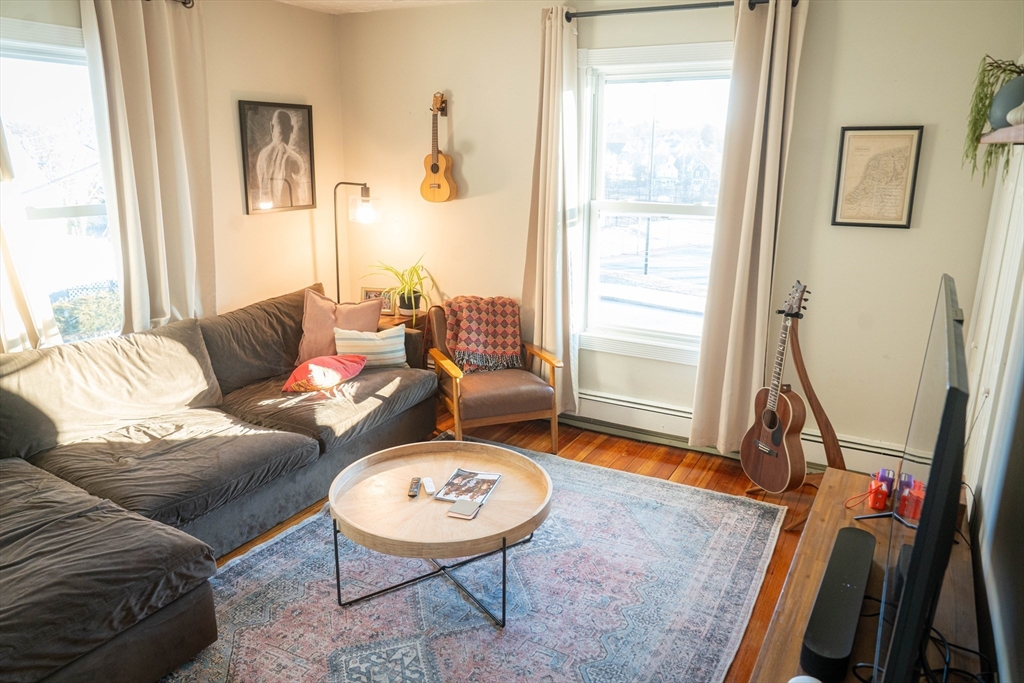 4 Tyndale St, Boston, Massachusetts, 4 Bedrooms Bedrooms, 6 Rooms Rooms,2 BathroomsBathrooms,Residential Lease,For Rent,Tyndale St,73468507